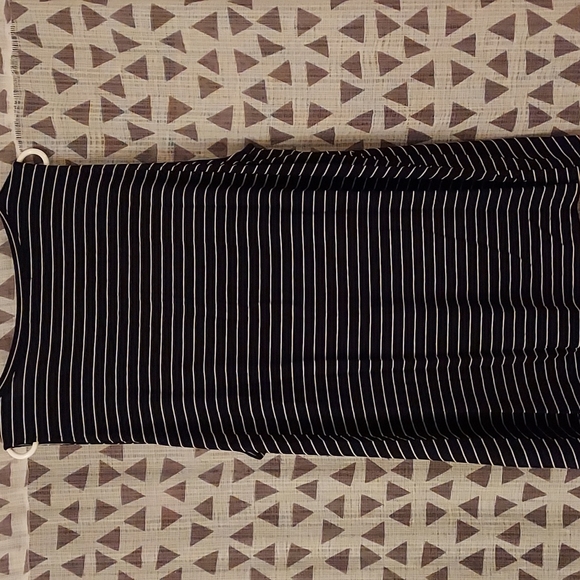 Gathered-front v-neck - Picture 3 of 3